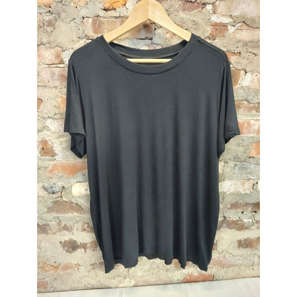 Torrid Womens T-Shirt Super Soft Top Size 2 2X Black Jersey Short Sleeve Tee